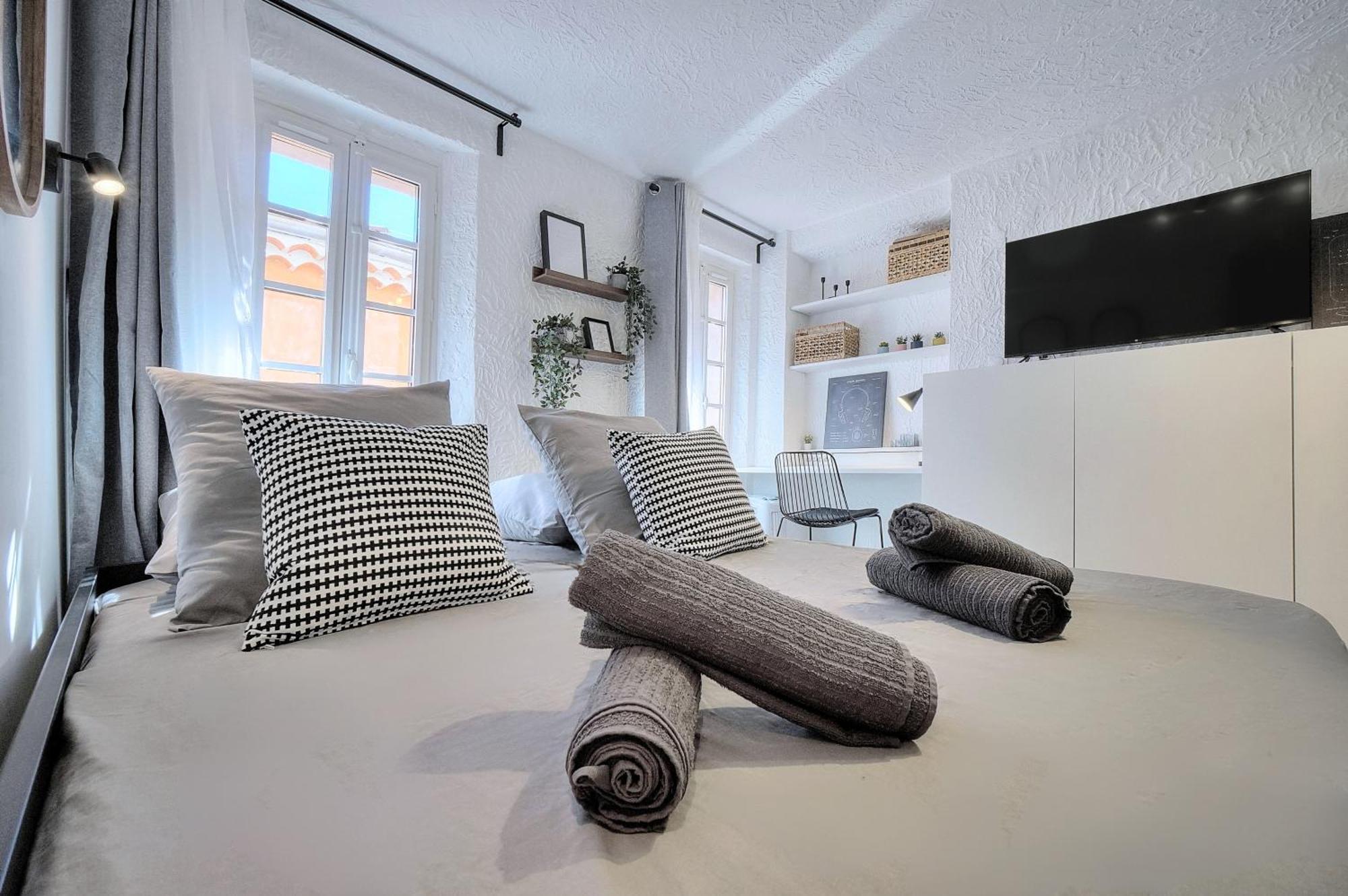 Studio De Luxe Au Coeur De Грасс Екстер'єр фото